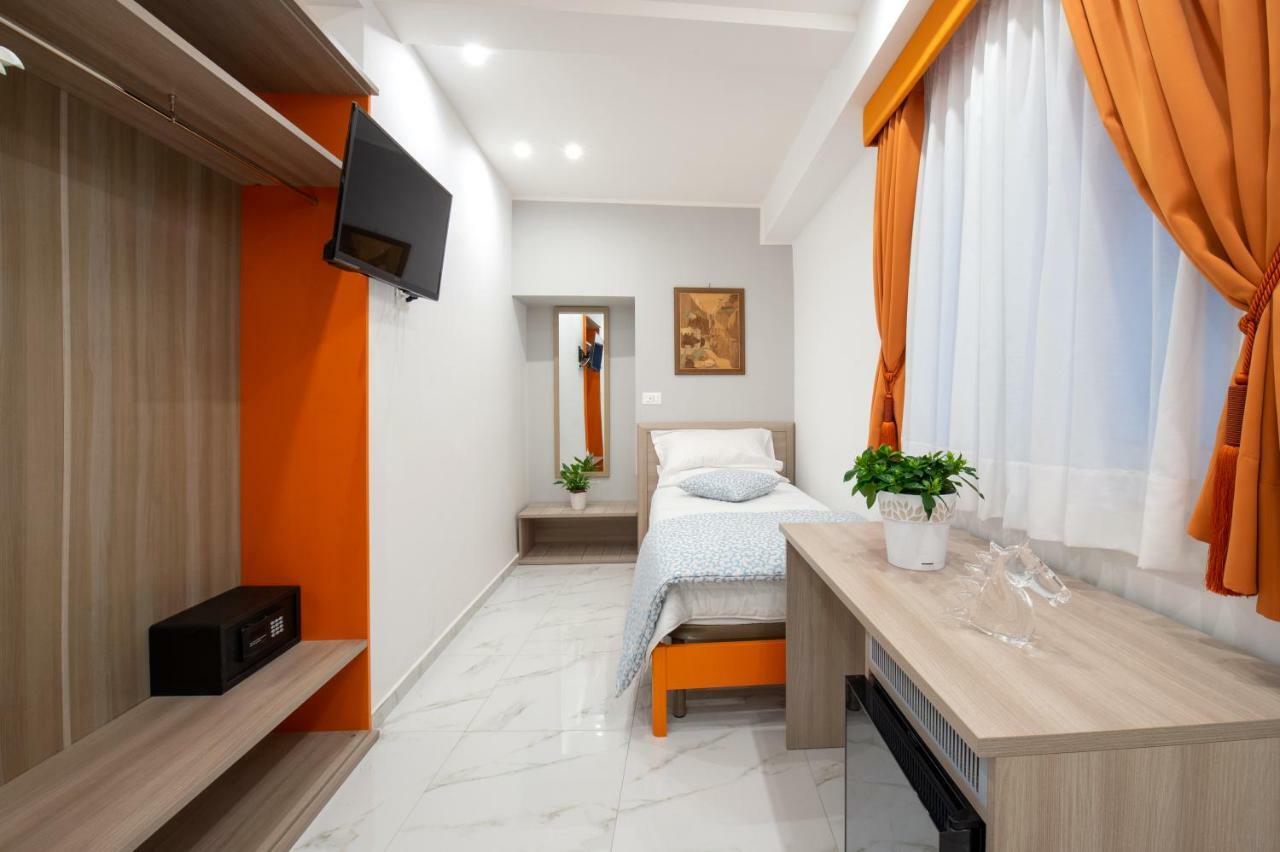 Bed and Breakfast Main - Municipio Napoli Esterno foto